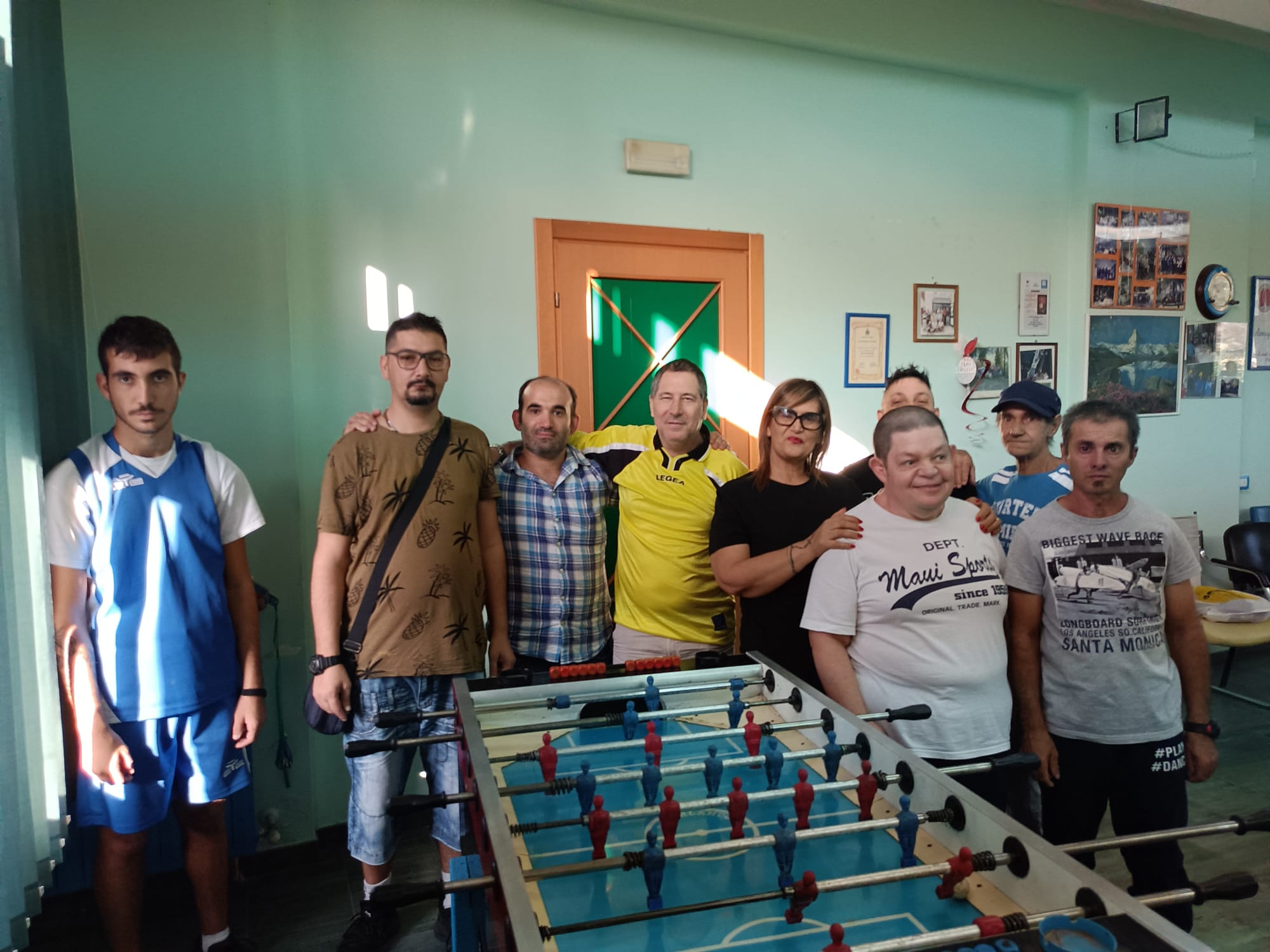 Il gruppo ASP intorno al calcio balilla